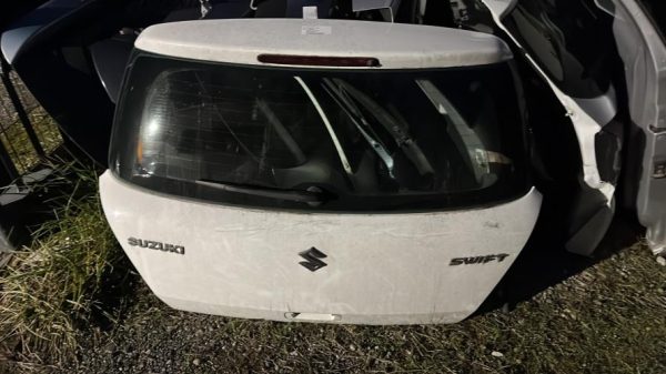 Malle/Hayon arriere SUZUKI SWIFT 3 Diesel - Image 2