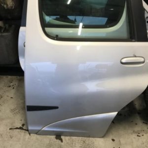 Porte arriere gauche TOYOTA YARIS VERSO PHASE 2 Essence - Image 1