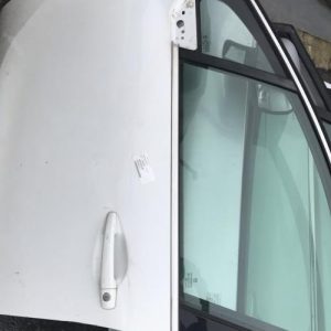 Porte avant gauche PEUGEOT 208 1 PHASE 2 Diesel - Image 1