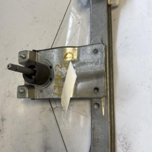 Leve vitre mecanique arriere droit RENAULT CLIO 4 PHASE 1 BREAK Essence - Image 1
