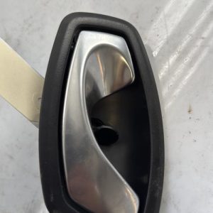Poignee interieur avant gauche RENAULT CLIO 4 PHASE 1 BREAK Essence - Image 1