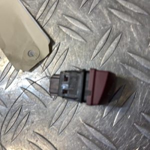 Bouton de warning PEUGEOT 206+ Diesel - Image 1