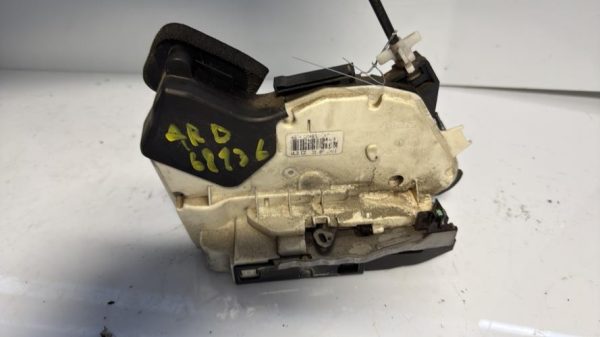 Serrure arriere droit VOLKSWAGEN POLO 5 PHASE 1 Essence - Image 3