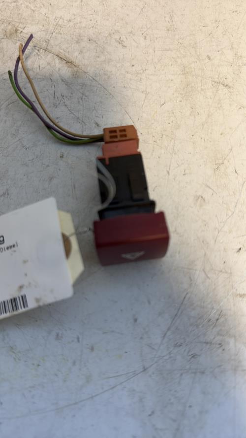 Bouton de warning CITROEN BERLINGO 2 PHASE 1 Diesel - Image 2