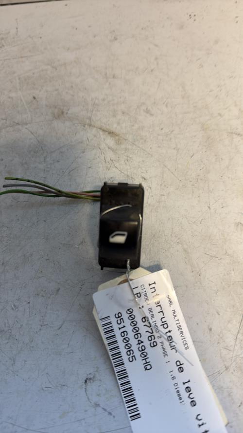 Interrupteur de leve vitre avant droit CITROEN BERLINGO 2 PHASE 1 Diesel - Image 1