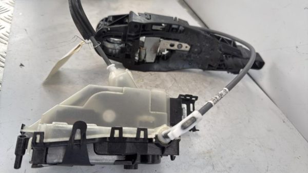 Serrure avant droit PEUGEOT 2008 2 Essence - Image 1