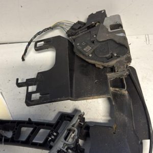 Serrure avant gauche FORD FIESTA 6 PHASE 1 Diesel - Image 1