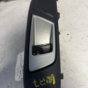 Poignee interieur avant droit FORD FIESTA 6 PHASE 1 Diesel - Image 1