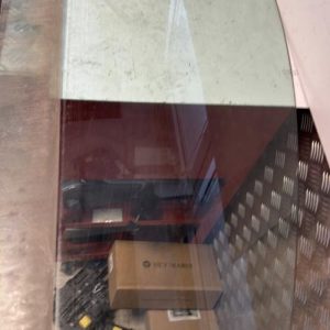 Vitre avant droit FORD FIESTA 6 PHASE 1 Diesel - Image 1