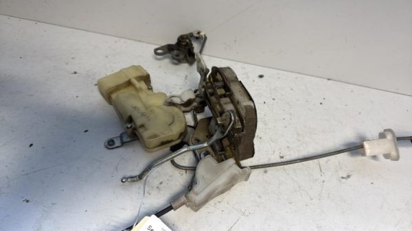 Serrure avant droit TOYOTA YARIS 1 PHASE 2 Diesel - Image 2