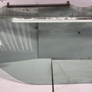 Vitre avant droit SUZUKI SWIFT 3 Essence - Image 1