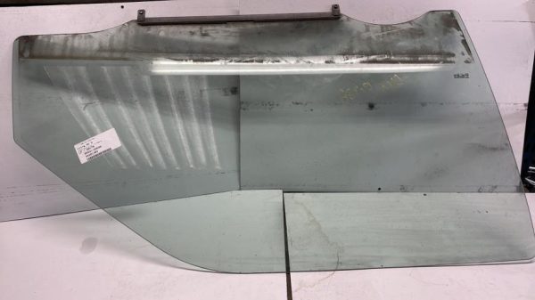 Vitre avant droit SUZUKI SWIFT 3 Essence - Image 3