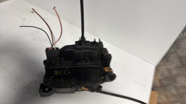 Serrure avant gauche RENAULT CLIO 3 PHASE 2 BREAK Diesel - Image 1