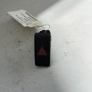 Bouton de warning SUZUKI SWIFT 3 Diesel - Image 1