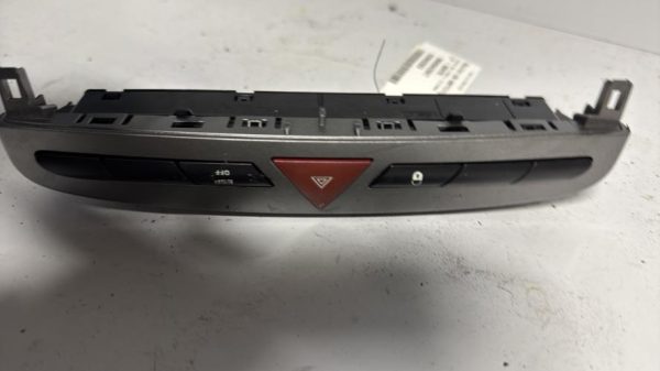 Bouton de warning PEUGEOT 308 1 PHASE 2 Diesel - Image 1