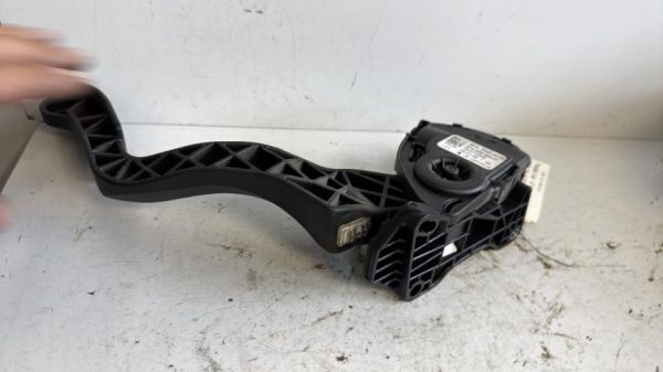 Pedale d'accelerateur PEUGEOT 308 1 SW PHASE 1 BREAK Diesel - Image 1