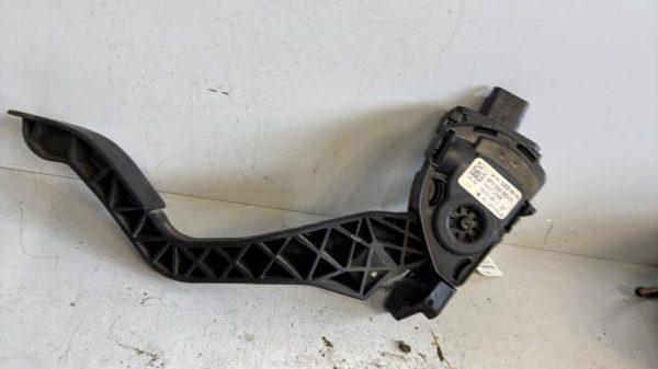 Pedale d'accelerateur PEUGEOT 308 1 SW PHASE 1 BREAK Diesel - Image 2