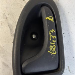 Poignee interieur avant droit RENAULT CLIO 2 CAMPUS PHASE 1 Diesel - Image 1