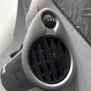 Aerateur tableau de bord avant gauche RENAULT CLIO 2 PHASE 1 Essence - Image 1