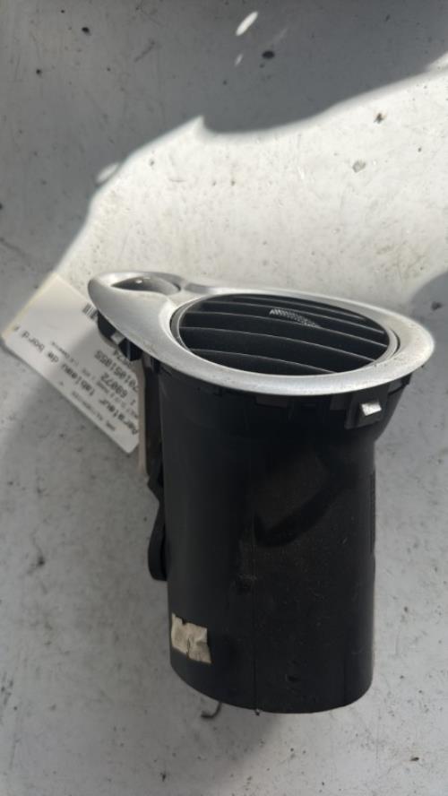 Aerateur tableau de bord avant gauche RENAULT CLIO 2 PHASE 1 Essence - Image 3