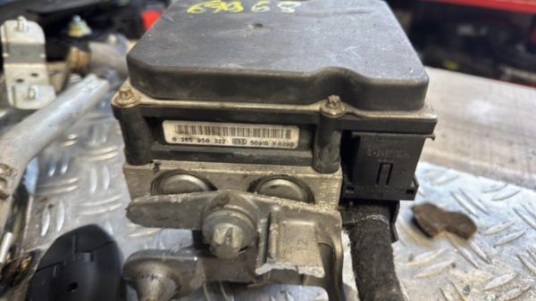 Bloc ABS (freins anti-blocage) MERCEDES CLASSE B 245 PHASE 1 Diesel - Image 2