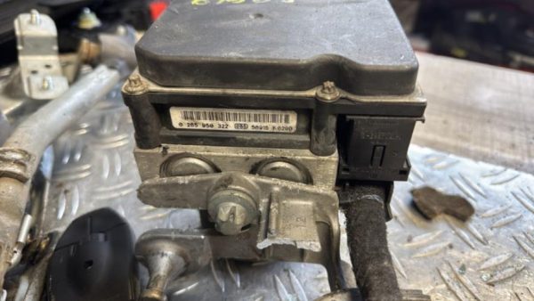 Bloc ABS (freins anti-blocage) MERCEDES CLASSE B 245 PHASE 1 Diesel - Image 3