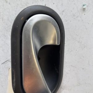 Poignee interieur avant gauche RENAULT CLIO 3 PHASE 2 Essence - Image 1