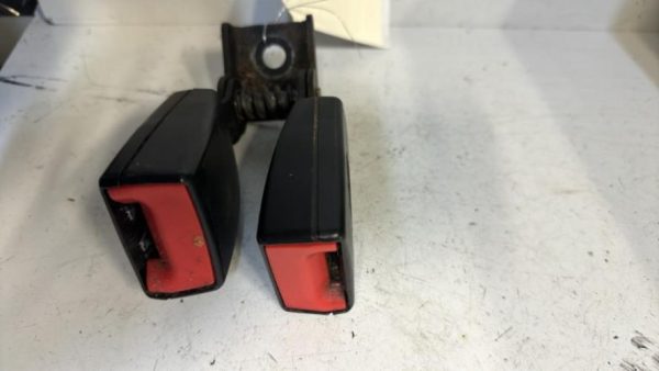 Attache ceinture arriere droit CHEVROLET CRUZE PHASE 1 Essence - Image 1