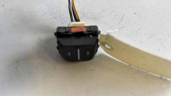 Interrupteur de leve vitre avant gauche DACIA SANDERO 2 PHASE 1 Essence - Image 1