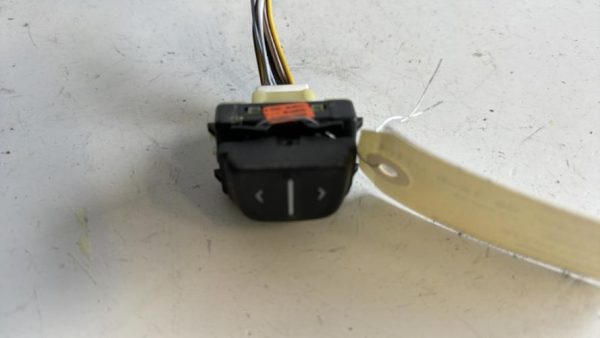 Interrupteur de leve vitre avant gauche DACIA SANDERO 2 PHASE 1 Essence - Image 2
