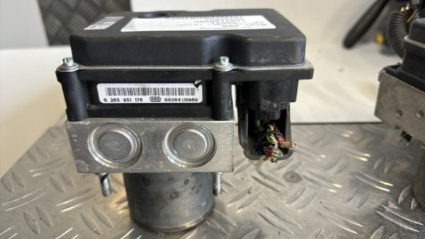 Bloc ABS (freins anti-blocage) PEUGEOT 308 1 PHASE 1 Diesel - Image 2