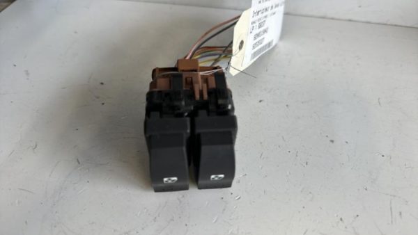Interrupteur de leve vitre avant gauche RENAULT SCENIC 2 PHASE 1 Diesel - Image 1