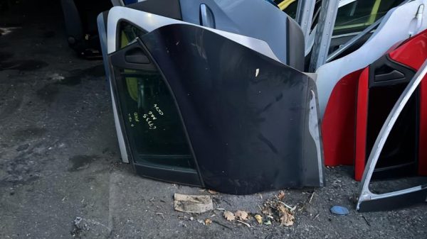 Porte arriere gauche RENAULT CLIO 4 PHASE 2 Diesel - Image 1