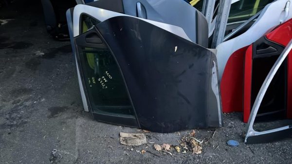 Porte arriere gauche RENAULT CLIO 4 PHASE 2 Diesel - Image 2