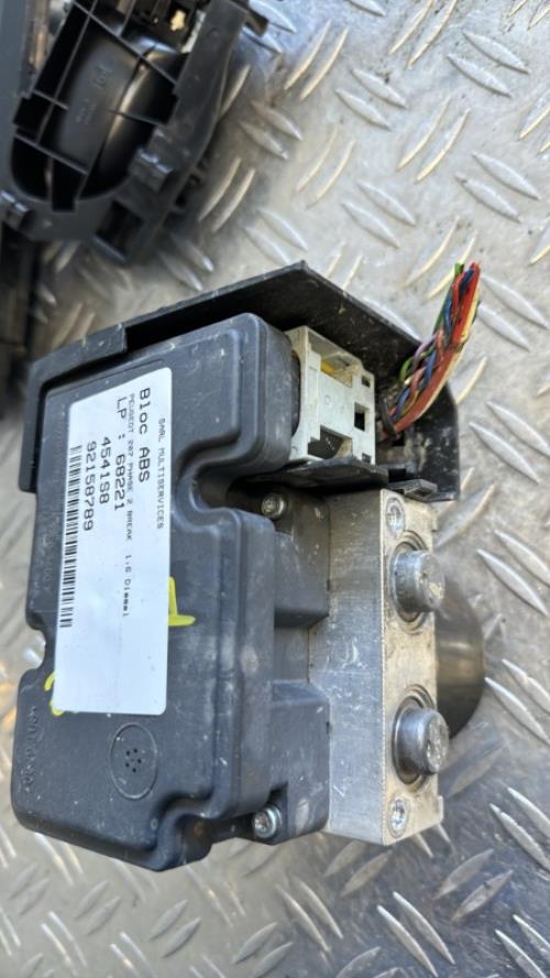 Bloc ABS (freins anti-blocage) PEUGEOT 207 PHASE 2 BREAK Diesel - Image 2