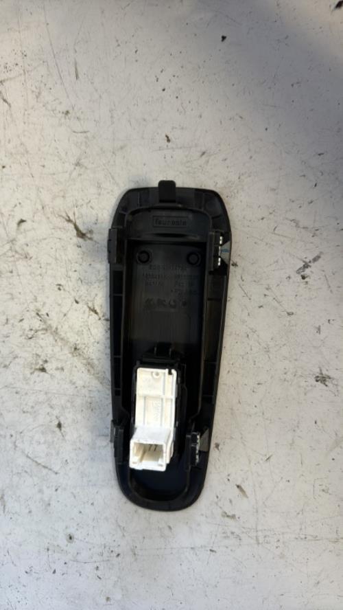 Interrupteur de leve vitre avant droit PEUGEOT 308 2 PHASE 1 Diesel - Image 3