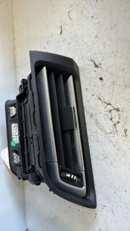 Aerateur tableau de bord avant droit PEUGEOT 308 2 PHASE 1 Diesel - Image 2
