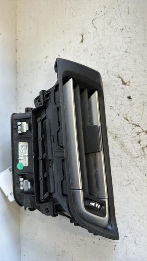 Aerateur tableau de bord avant droit PEUGEOT 308 2 PHASE 1 Diesel - Image 3