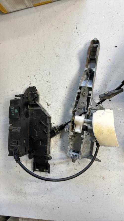 Serrure avant droit PEUGEOT 207 PHASE 2 BREAK Diesel - Image 1