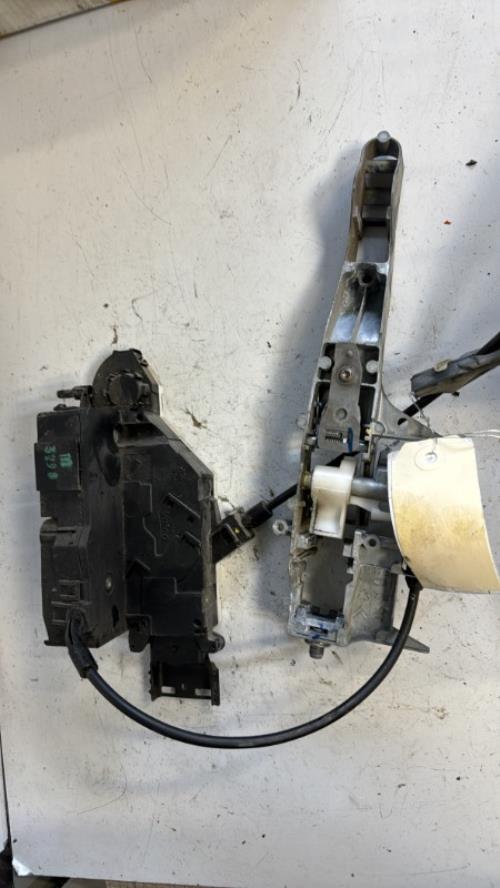 Serrure avant droit PEUGEOT 207 PHASE 2 BREAK Diesel - Image 2