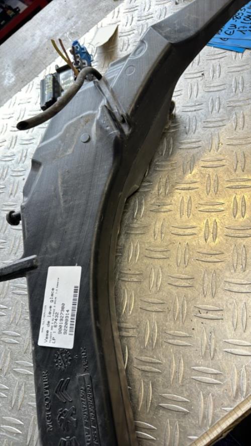 Vase de lave glace PEUGEOT 308 2 SW PHASE 2 BREAK Essence - Image 1