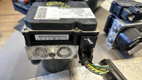 Bloc ABS (freins anti-blocage) CITROEN C4 1 PHASE 1 Essence - Image 2