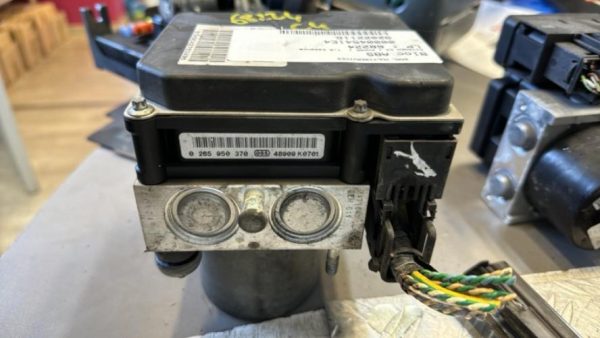 Bloc ABS (freins anti-blocage) CITROEN C4 1 PHASE 1 Essence - Image 3