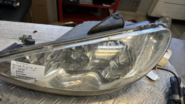 Optique avant principal gauche (feux)(phare) PEUGEOT 206 PHASE 2 BREAK Diesel - Image 4