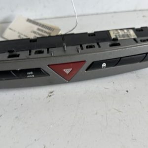 Bouton de warning PEUGEOT 308 1 SW PHASE 1 BREAK Diesel - Image 1