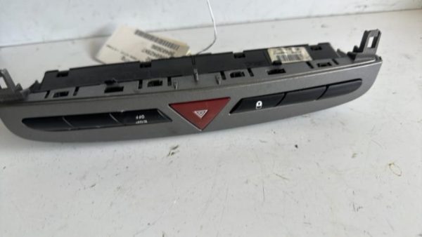 Bouton de warning PEUGEOT 308 1 SW PHASE 1 BREAK Diesel - Image 1