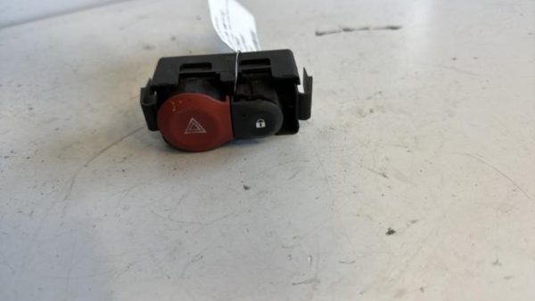 Bouton de warning RENAULT CLIO 3 PHASE 1 Diesel - Image 2