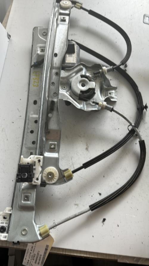 Leve vitre electrique avant droit CITROEN DS3 PHASE 1 Diesel - Image 1