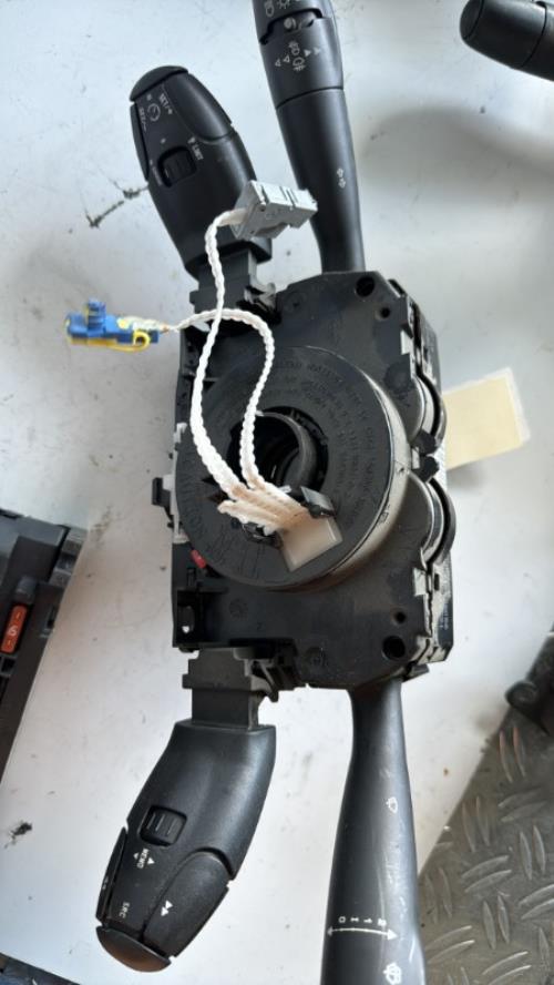 Com (Bloc Contacteur Tournant+Commodo Essuie Glace+Commodo Phare) CITROEN C3 PICASSO PHASE 2 Diesel - Image 1