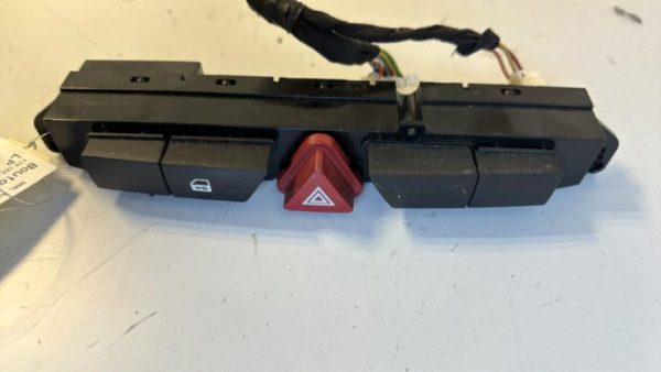 Bouton de warning KIA CEE-D 1 PHASE 2 Diesel - Image 1